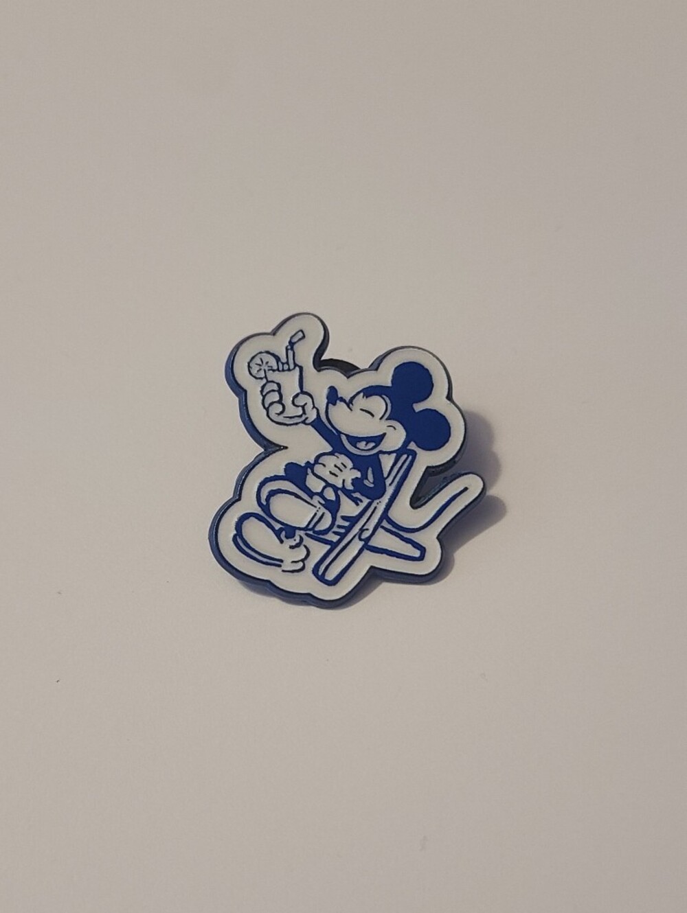 Disney Mickey Mouse Summer Blue Outline Pin 🩷